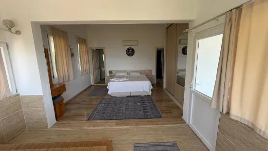 In Dalyan Gökbel mit See- und Meerblick 4+1 Villa zu verkaufen