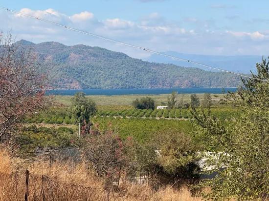In Dalyan Karadağ Seeblick 5.000m2 zu verkaufen Acker