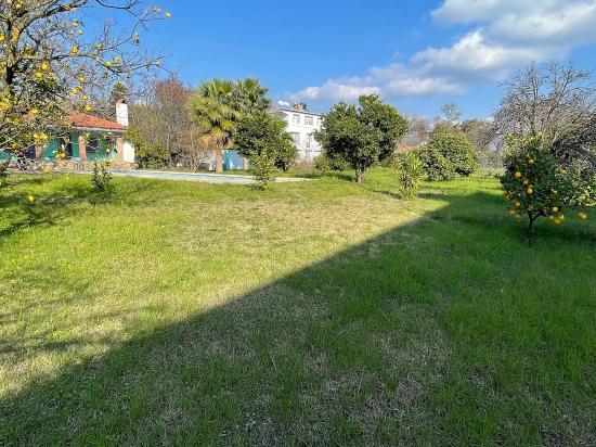 Freistehendes, Eingeschossiges Haus Auf Einem 2882 M² Großen Grundstück In Eskiköy Zu Verkaufen.