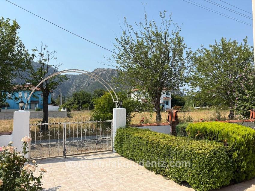 Two-story House For Sale On A 514m2 Plot In Okçular.