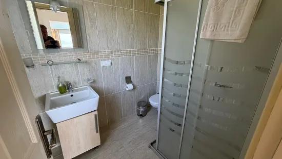 Вилла 4+1 с видом на озеро и море на продажу в Dalyan Gökbel