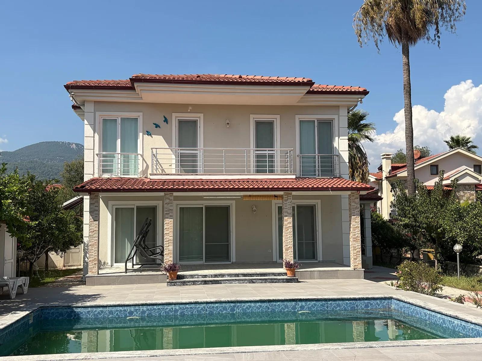 Dalyan Gülpınar'da 520m2 arsa İçerisinde 4+1 satılık villa