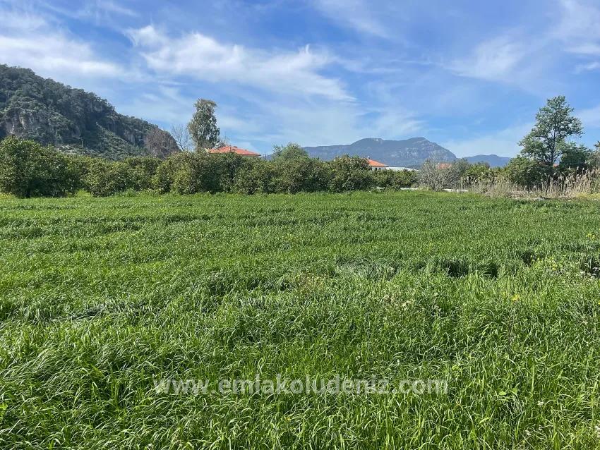 Okçular'da 736m2 Olan 250m2 İnşaat İzinli Satılık Arsa