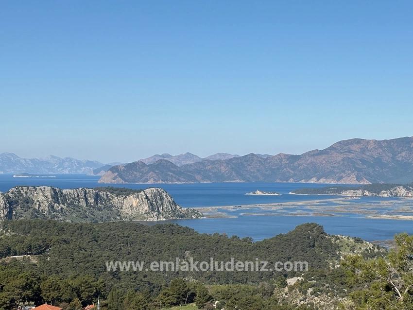 Gökbel'de Köy Yerleşik Alanı İçerisinde Deniz Manzaralı 1000m2 Satılık Arazi