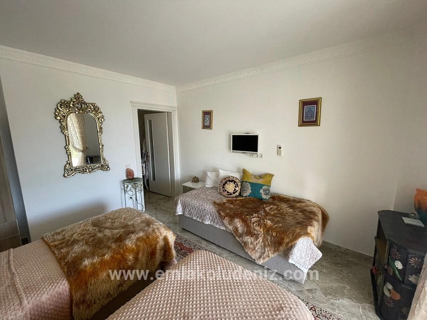 Gökbel'de Full Deniz Manzaralı 5000m2 Arsa İçerisinde Satılık Vıp Villa