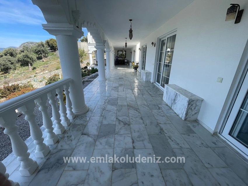 Gökbel'de Full Deniz Manzaralı 5000m2 Arsa İçerisinde Satılık Vıp Villa