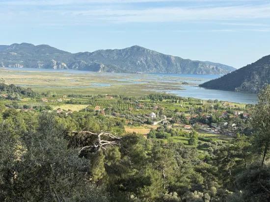 Çandır'da göl ve doğa manzaralı 1252m2 satılık tarla