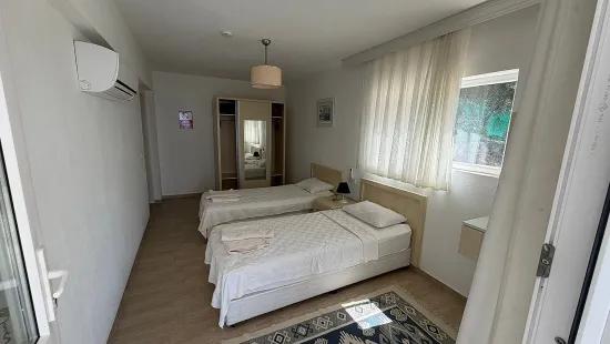 Dalyan Gökbel'de göl ve deniz manzaralı 4+1 satılık villa