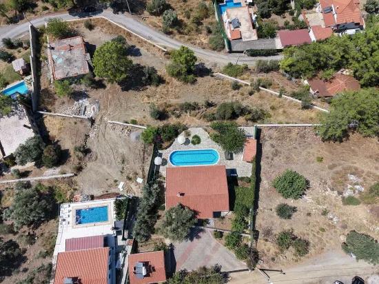 Dalyan Gökbel'de göl ve deniz manzaralı 4+1 satılık villa