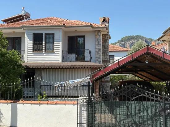 Dalyan Merkezde 300m2 arsa İçinde 3+1 satılık villa