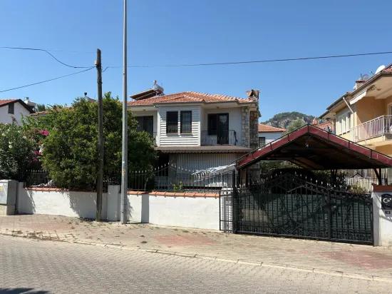 Dalyan Merkezde 300m2 arsa İçinde 3+1 satılık villa