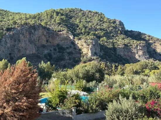 Dalyan Maraş'ta kral mezarları manzaralı 4+1 satılık villa