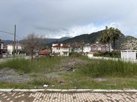 Dalyan Maraş'da Köşebaşı 892m2 Satılık Arsa