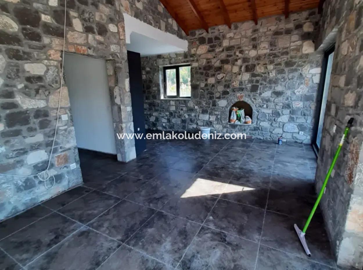 Zeytinalanında 930M2 Arsa İçinde 3+1 Satılık Taş Ev