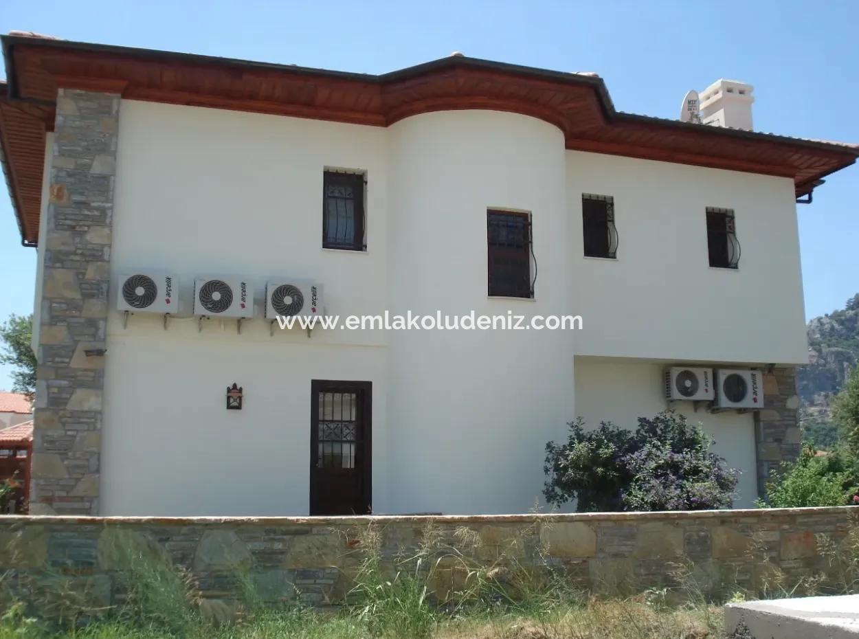 Dalyan'da Satılık Villa Dalyan Gülpınarda  800M2 Arsa İçerisinde 4+1 Salık Lüks Villa