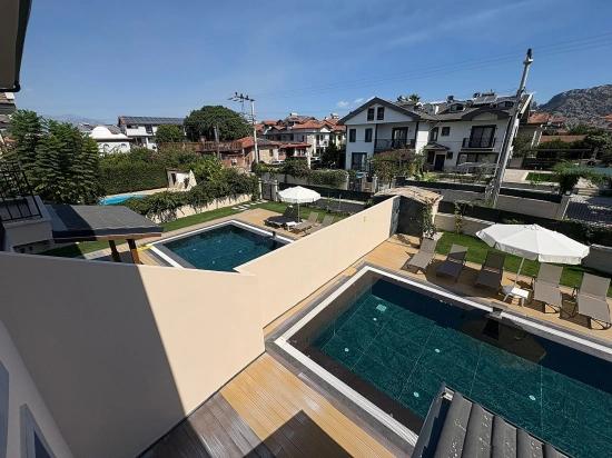 Dalyan'da Gülpınar'da Satılık 4+1 Villa